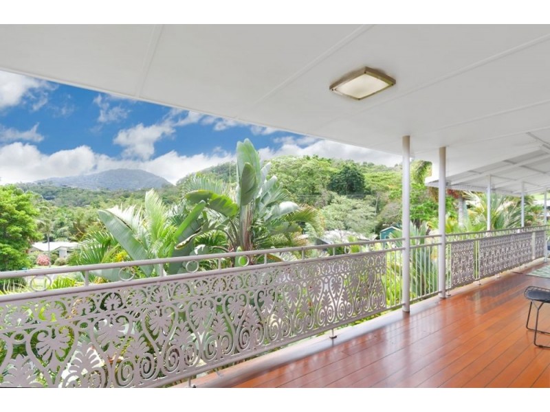 80 Hillview Crescent, Whitfield QLD 4870