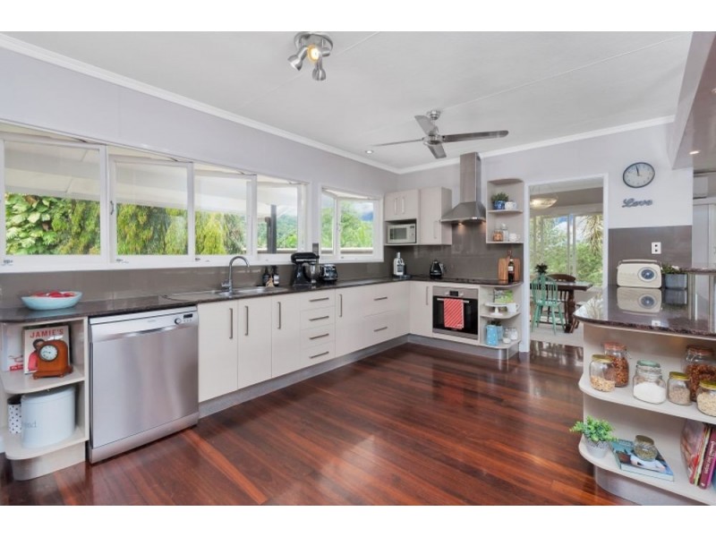 80 Hillview Crescent, Whitfield QLD 4870