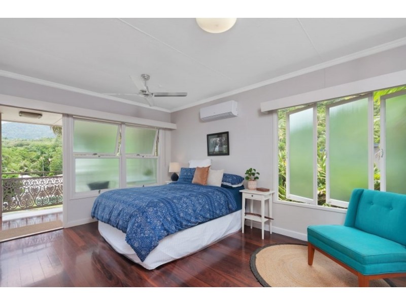 80 Hillview Crescent, Whitfield QLD 4870