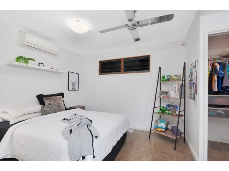 80 Hillview Crescent, Whitfield QLD 4870