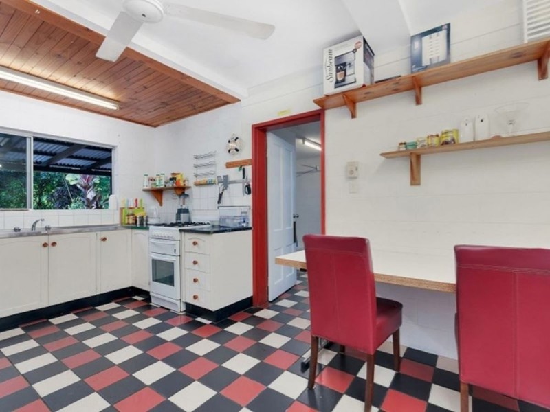 184 Pease Street, Manoora QLD 4870