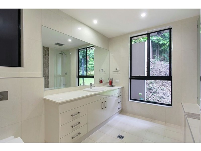 11 Oceanview Place, Mooroobool QLD 4870