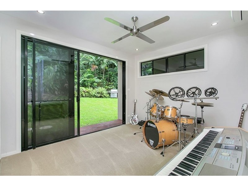 11 Oceanview Place, Mooroobool QLD 4870