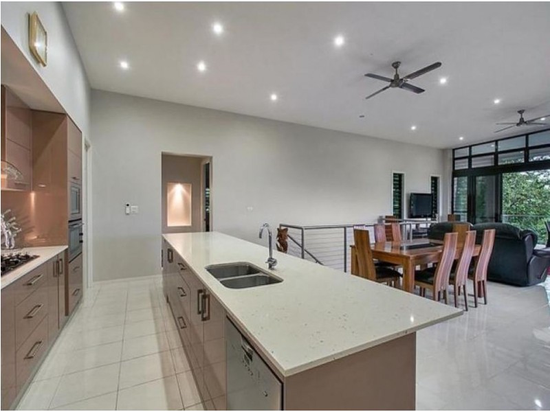 11 Oceanview Place, Mooroobool QLD 4870