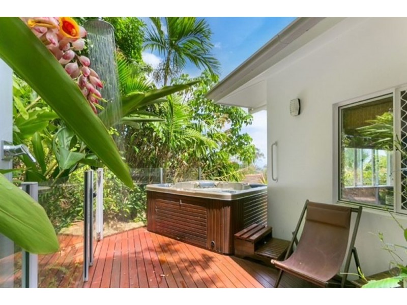 24 Oceanview Place, Mooroobool QLD 4870