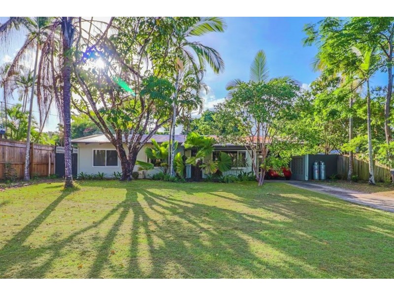 5 Cassava Street, Holloways Beach QLD 4878
