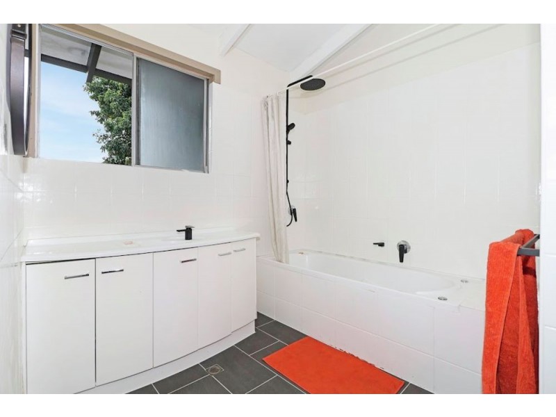 5 Cassava Street, Holloways Beach QLD 4878