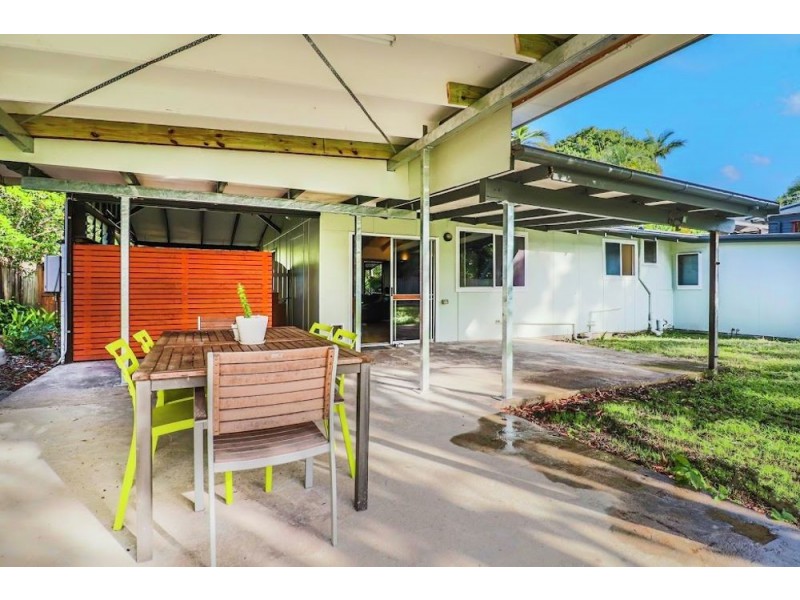 5 Cassava Street, Holloways Beach QLD 4878