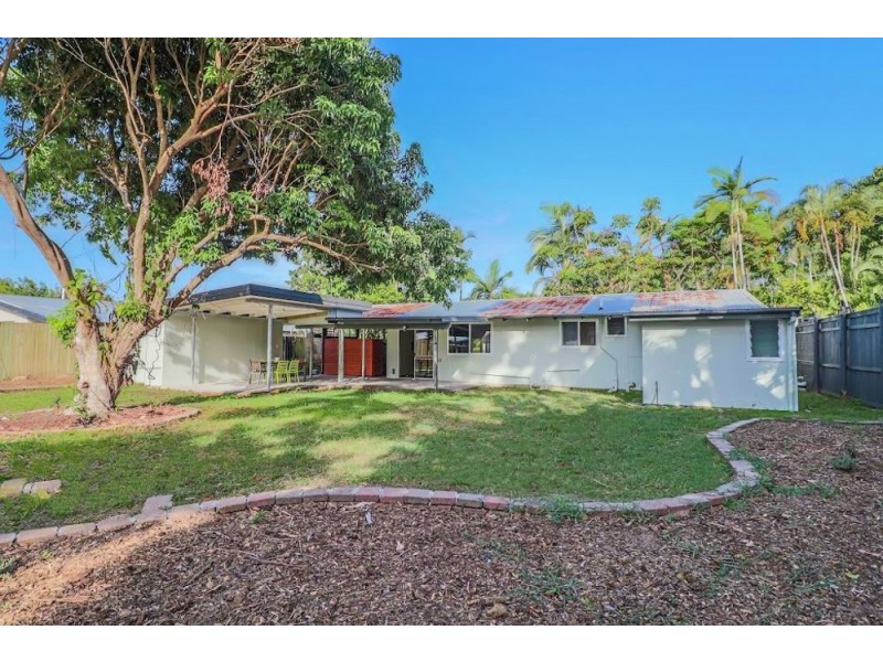 5 Cassava Street, Holloways Beach QLD 4878