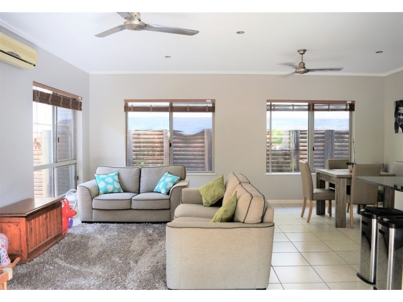 43 William Hickey Street, Redlynch QLD 4870