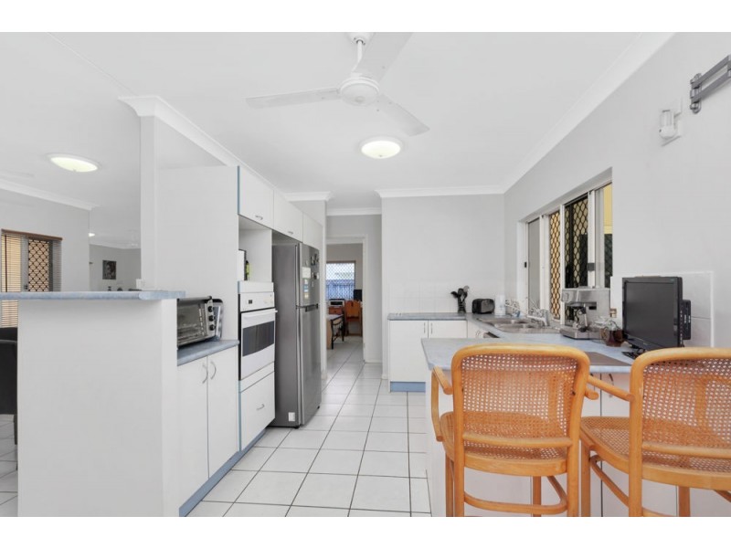 9 Fairley Street, Redlynch QLD 4870