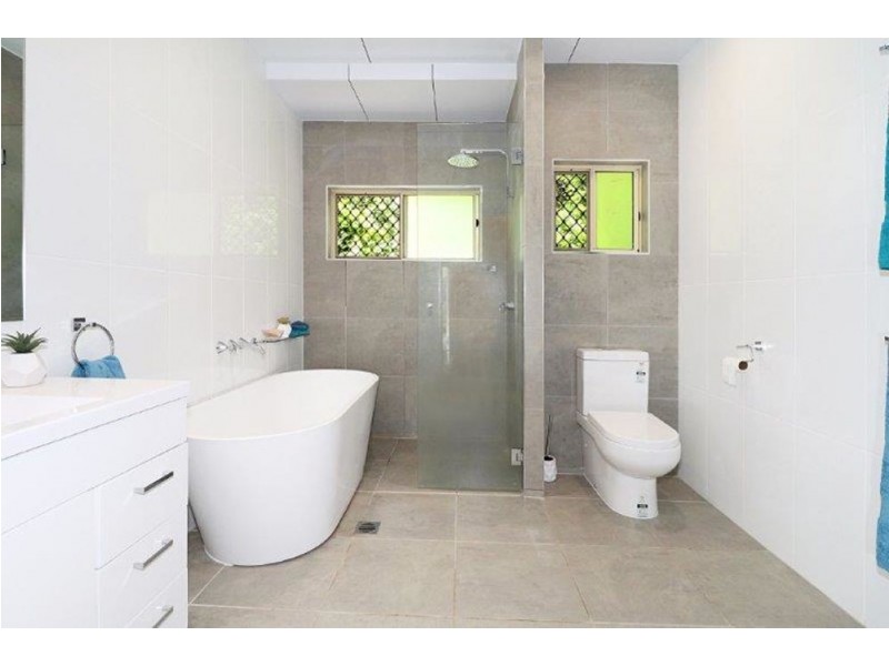 5-7 Frond Close, Redlynch QLD 4870