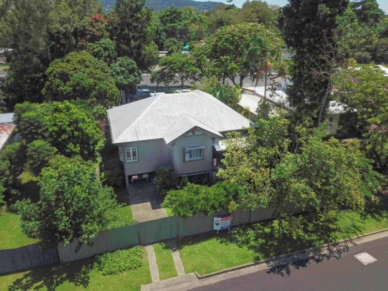 12 Miles Street, Manoora QLD 4870