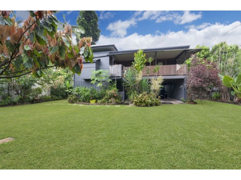 12 Miles Street, Manoora QLD 4870