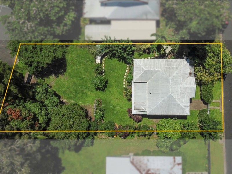 12 Miles Street, Manoora QLD 4870