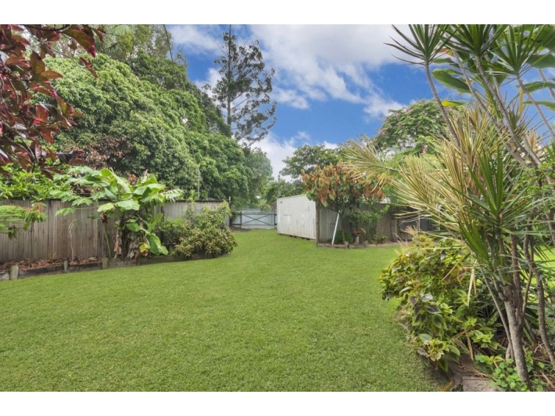 12 Miles Street, Manoora QLD 4870
