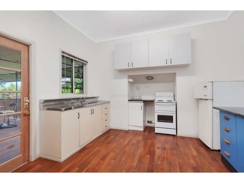 12 Miles Street, Manoora QLD 4870