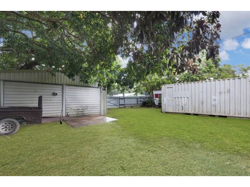 12 Miles Street, Manoora QLD 4870
