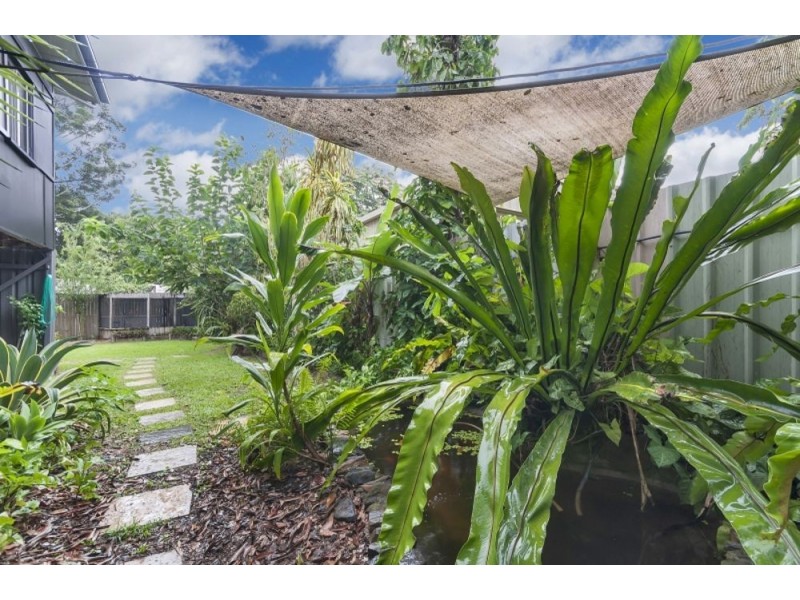 12 Miles Street, Manoora QLD 4870