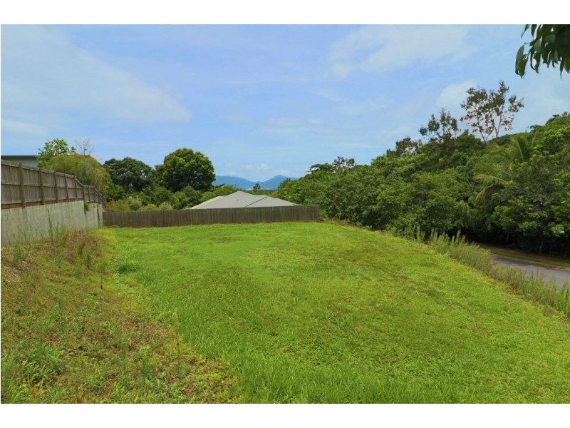 10 Bel Air Drive, Whitfield QLD 4870