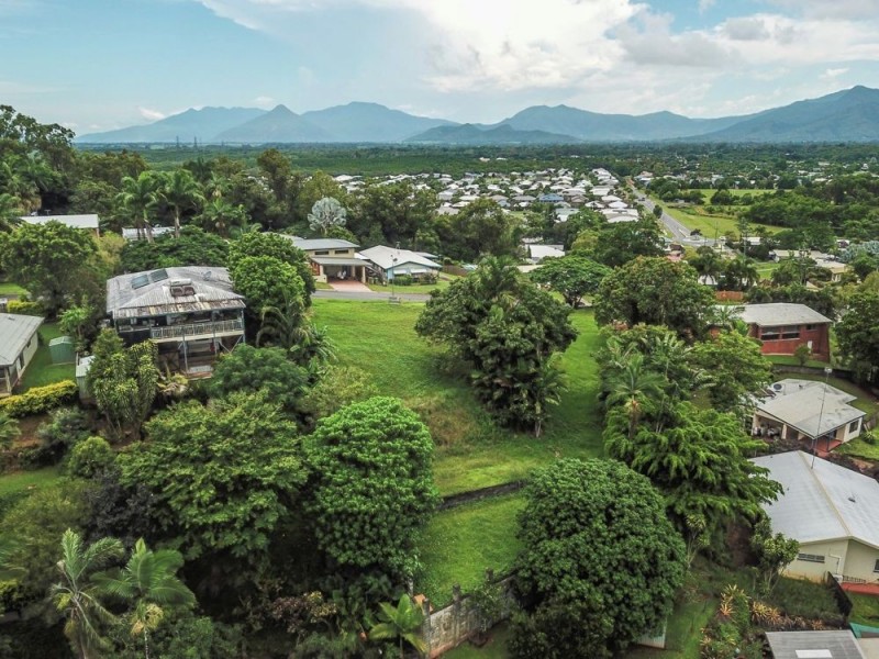 22 – 24 Travolta Close, White Rock QLD 4868