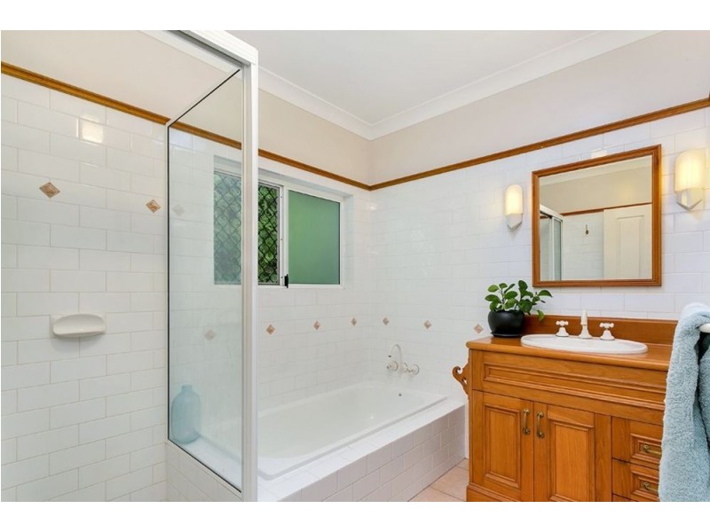 24 Oceanview Place, Mooroobool QLD 4870