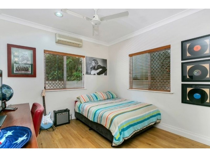 24 Oceanview Place, Mooroobool QLD 4870