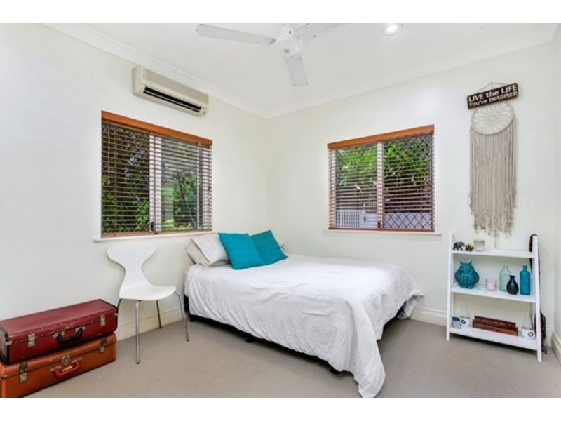 24 Oceanview Place, Mooroobool QLD 4870