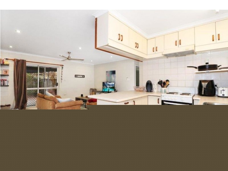 2 Denman Close, Manoora QLD 4870