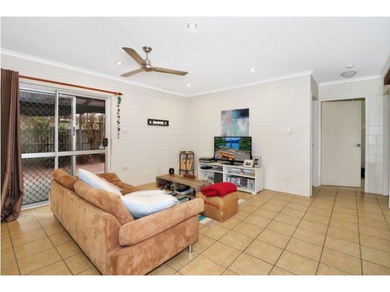 2 Denman Close, Manoora QLD 4870