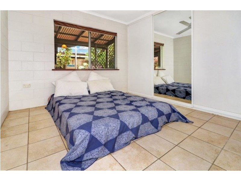 2 Denman Close, Manoora QLD 4870
