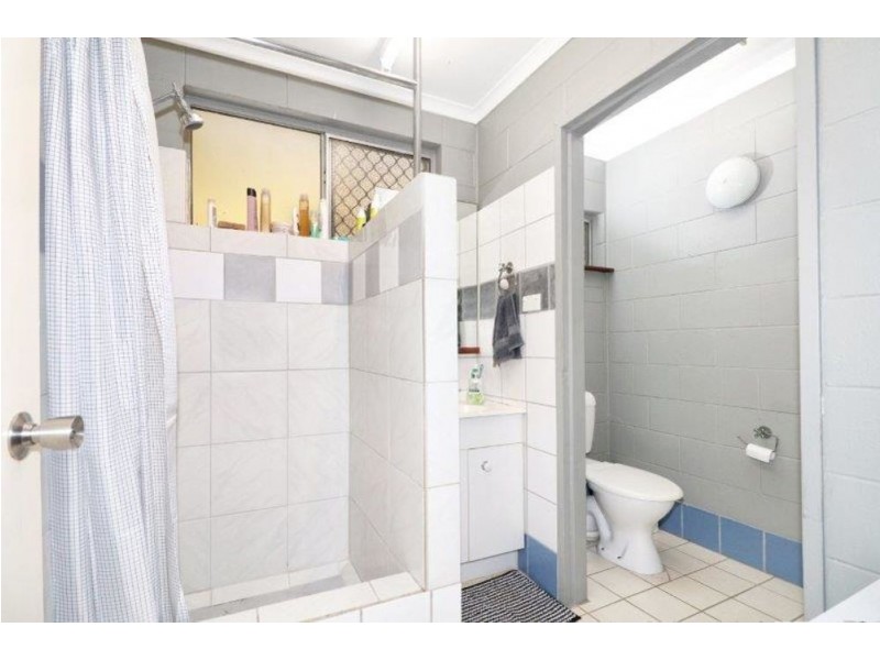 2 Denman Close, Manoora QLD 4870