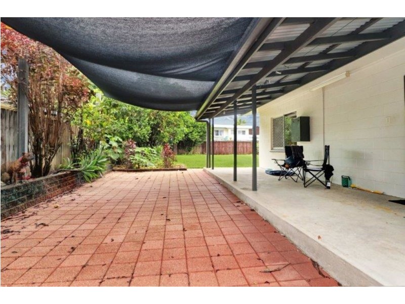 2 Denman Close, Manoora QLD 4870