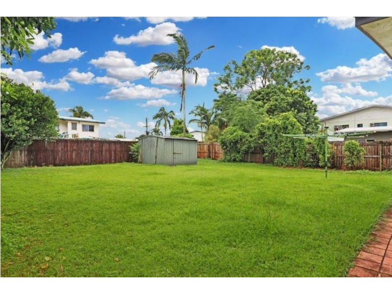 2 Denman Close, Manoora QLD 4870