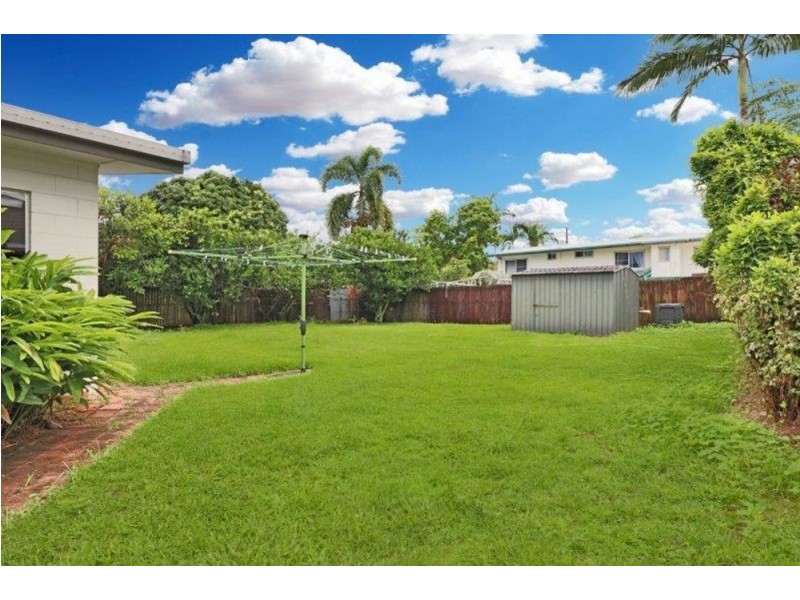 2 Denman Close, Manoora QLD 4870