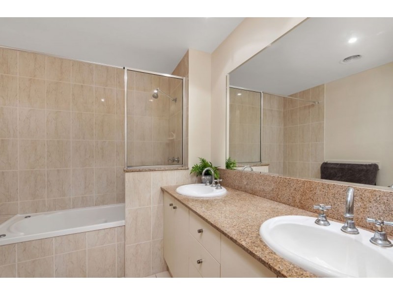 1204 2 Greenslopes Street, Cairns North QLD 4870