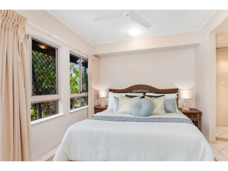 1204 2 Greenslopes Street, Cairns North QLD 4870