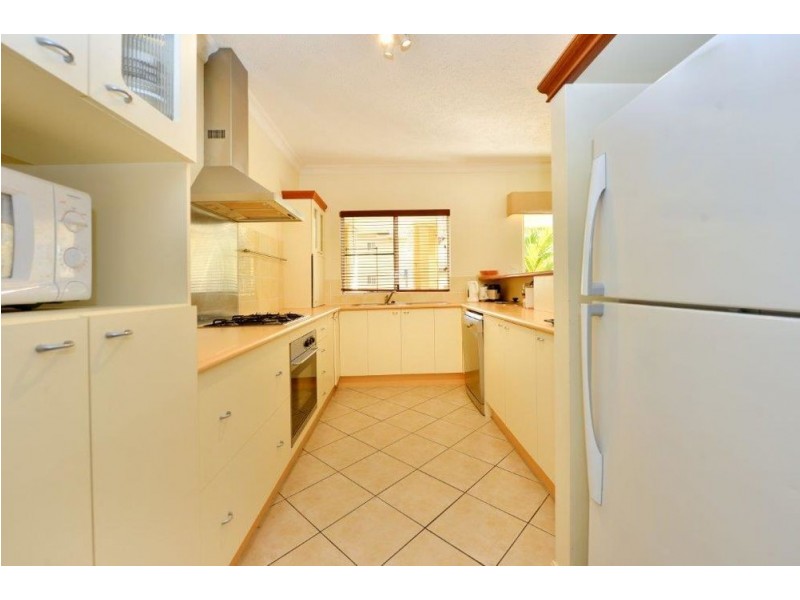 404/2 Greenslopes Street, Cairns North QLD 4870