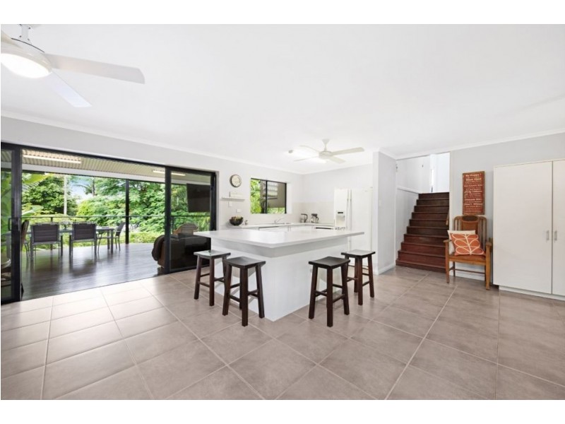 129 Hillview Crescent, Whitfield QLD 4870