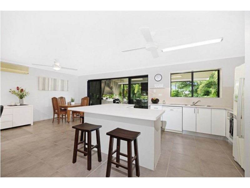 129 Hillview Crescent, Whitfield QLD 4870