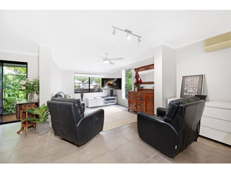 129 Hillview Crescent, Whitfield QLD 4870