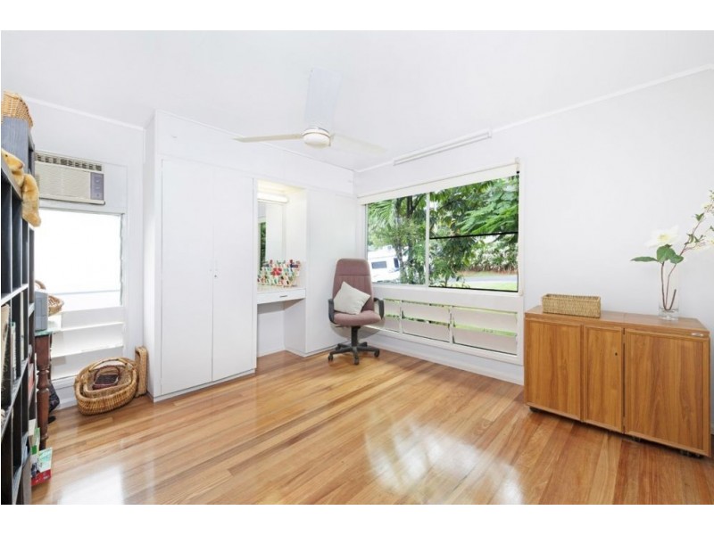 129 Hillview Crescent, Whitfield QLD 4870