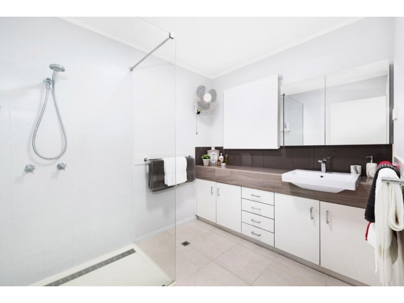 129 Hillview Crescent, Whitfield QLD 4870