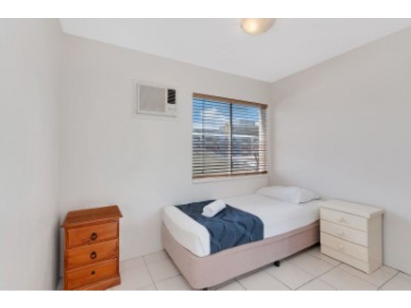 12/239 Lake Street, Cairns City QLD 4870