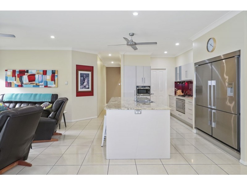 30 Norfolk Circuit, Redlynch QLD 4870
