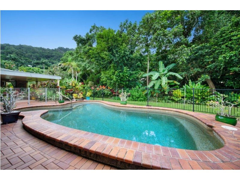 18 Gloucester Street, Whitfield QLD 4870