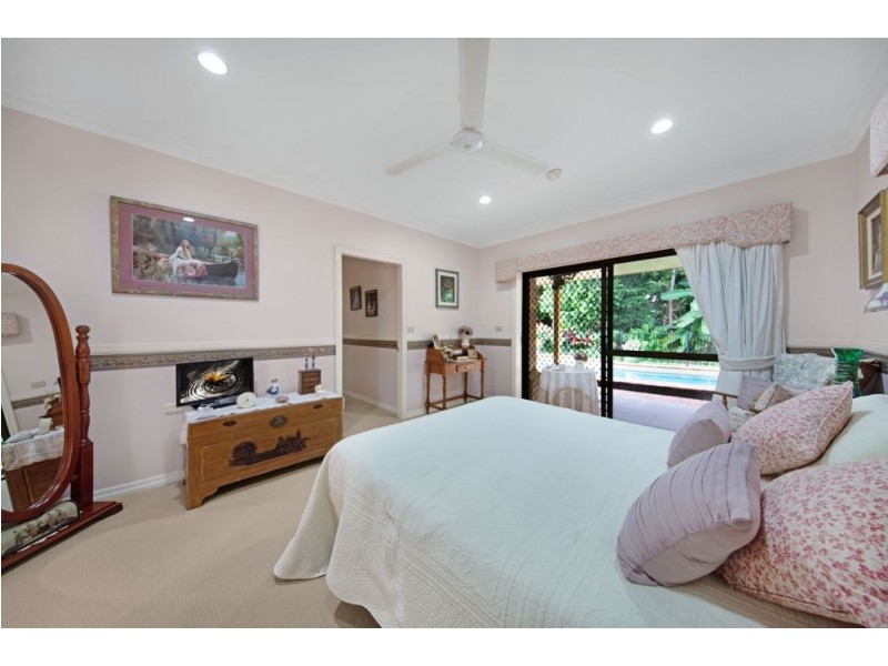 18 Gloucester Street, Whitfield QLD 4870
