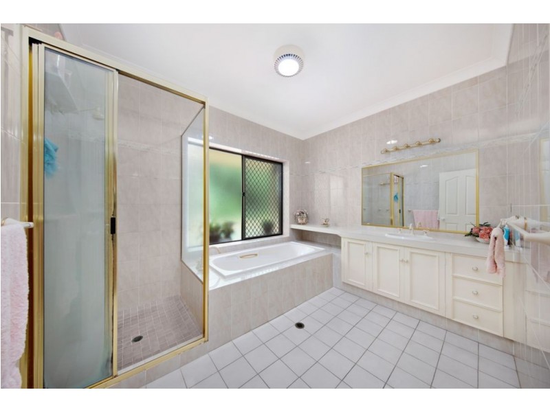 18 Gloucester Street, Whitfield QLD 4870