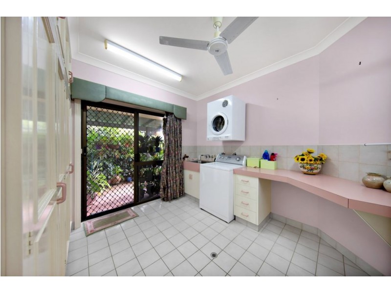 18 Gloucester Street, Whitfield QLD 4870