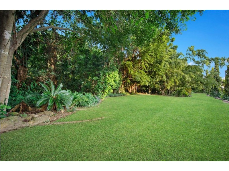 18 Gloucester Street, Whitfield QLD 4870